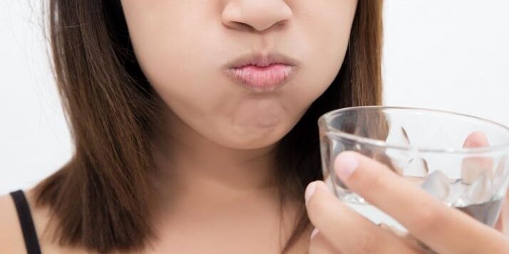 Dental-hygienist-oil-pulling